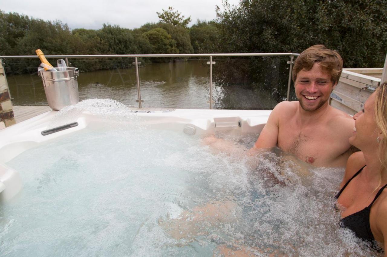 Fistral Hot Tub House For 8 On Retallack Resort Newquay  Luaran gambar