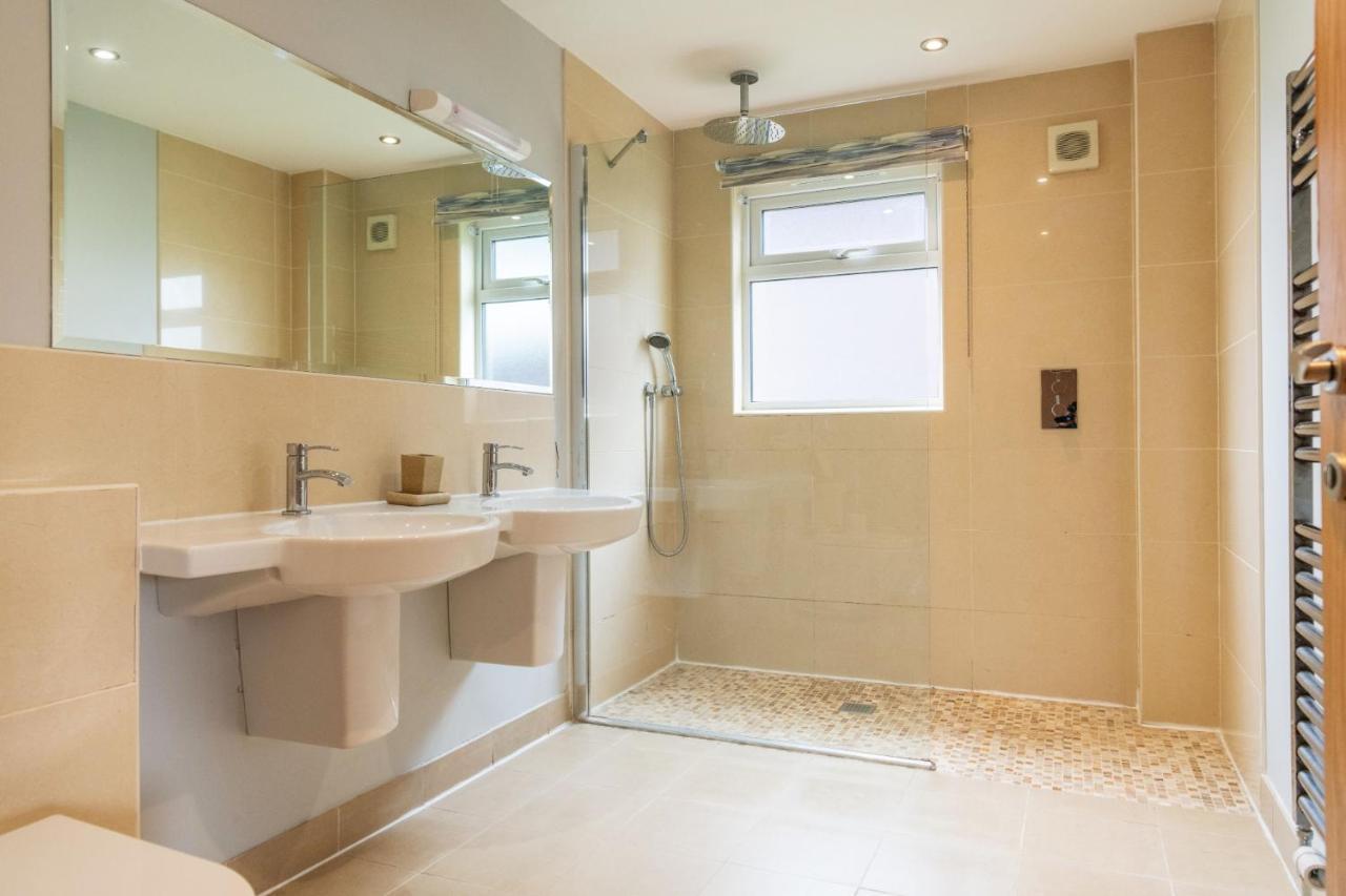 Fistral Hot Tub House For 8 On Retallack Resort Newquay  Luaran gambar